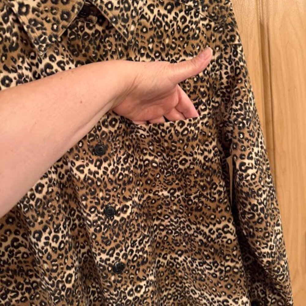 Denim & Co Animal/Leopard Print Stylish Button-Down Shirt Very Good Condition, M - Picture 5 of 6